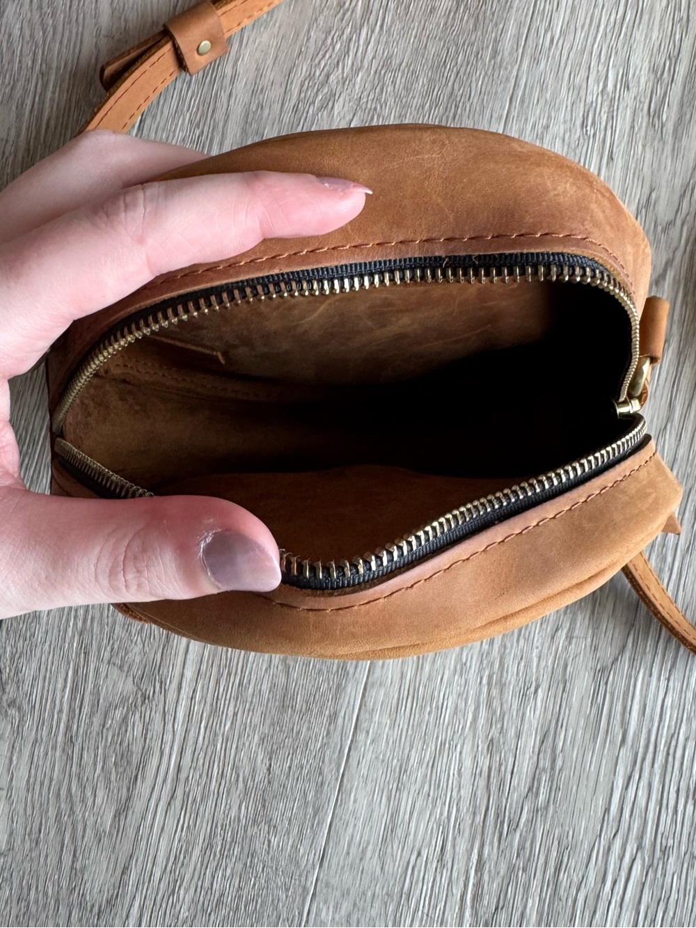 Portland Leather Circle Crossbody Brown Small - Picture 7 of 12